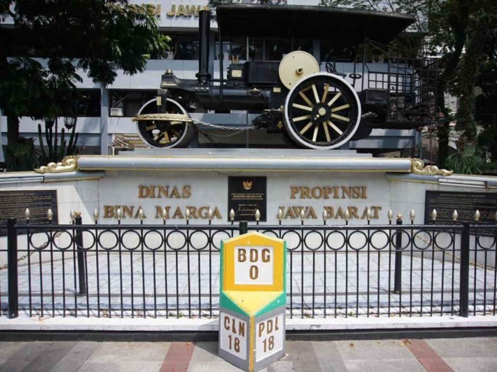 Raffleshom Hotel Бандунг Екстериор снимка