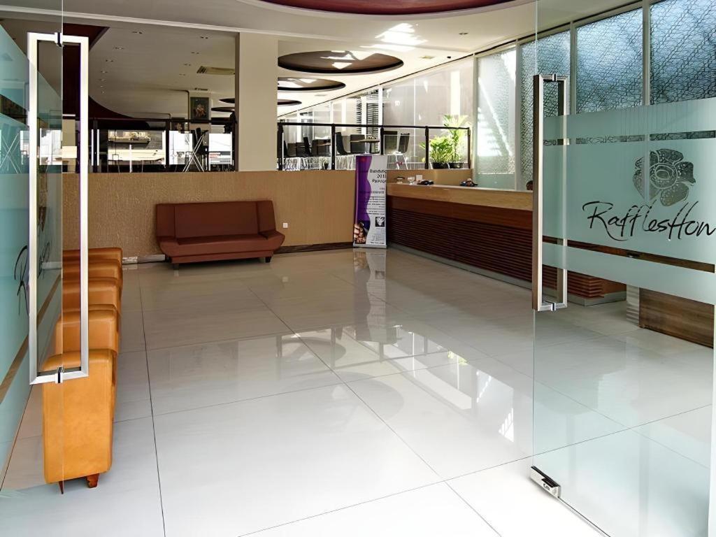 Raffleshom Hotel Бандунг Екстериор снимка