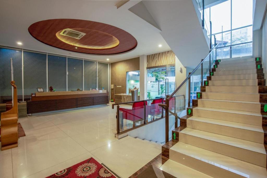 Raffleshom Hotel Бандунг Екстериор снимка
