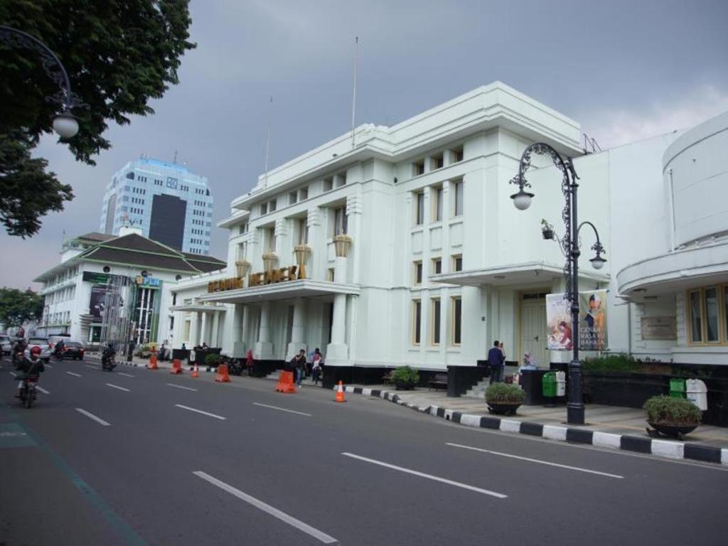 Raffleshom Hotel Бандунг Екстериор снимка
